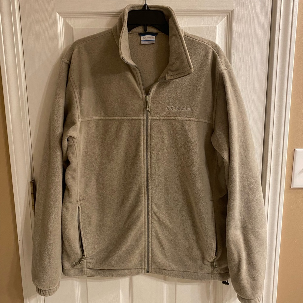 Men’s beige fleece Columbia jacket